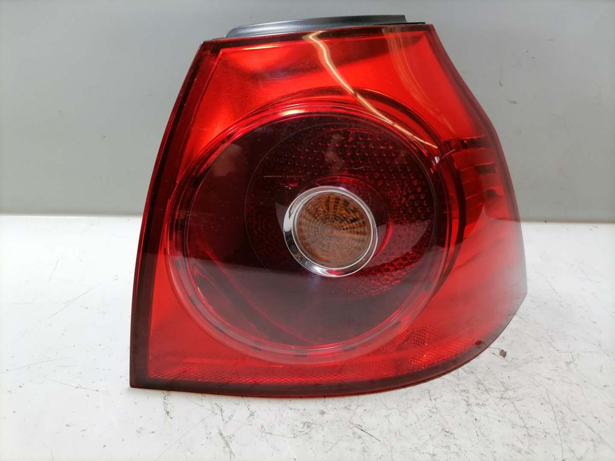 VW Golf V original Rücklicht Rückleuchte außen rechts Fließheck BJ04